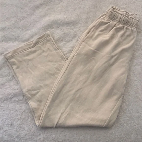 ALO Acolade straight leg sweatpants. Size extra small in “oat milk” - Picture 2 of 3